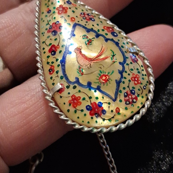 Vintage Hand-Painted  Persian Teardrop Pendant. Silver Twist Frame. 18 In Long - Picture 4 of 7